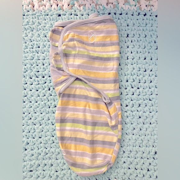 Baby swaddles, 1 Halo Sleep Sack Swaddle and 4. Swaddle me - Picture 5 of 6